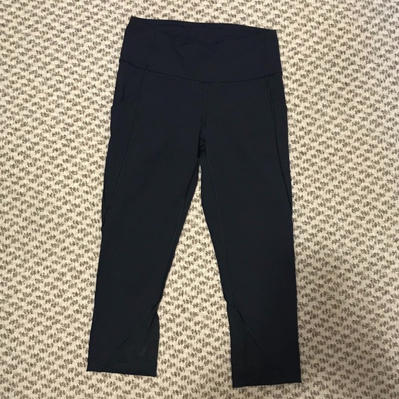 Lululemon Cropped Leggings (19") - Picture 1 of 9